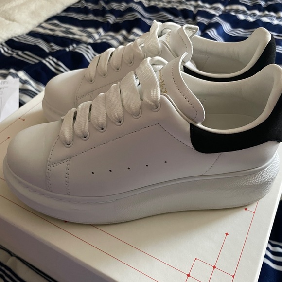 Authentic Alexander McQueen Oversized Leather Sneaker - Picture 7 of 9